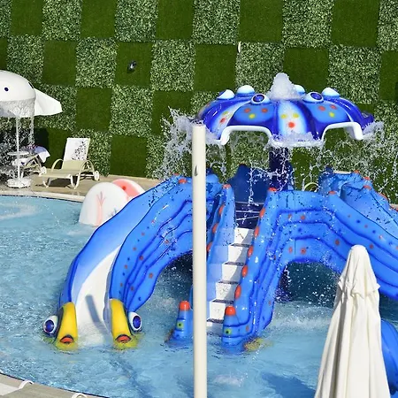 Hotel Azura Deluxe &