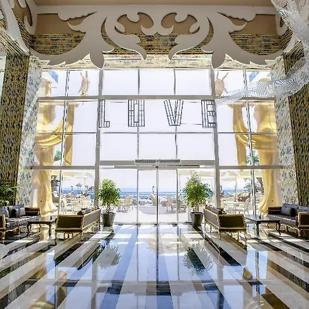Hotel Azura Deluxe &